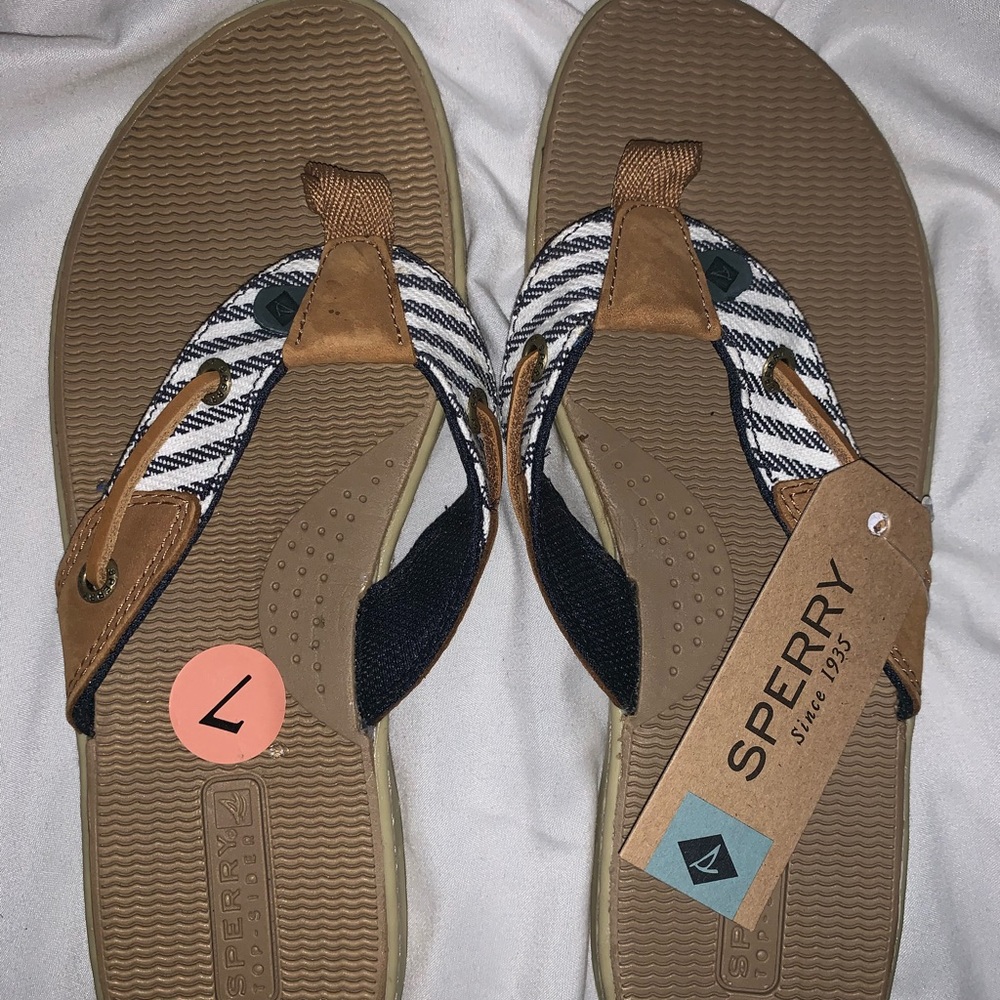 Sperry flip flops